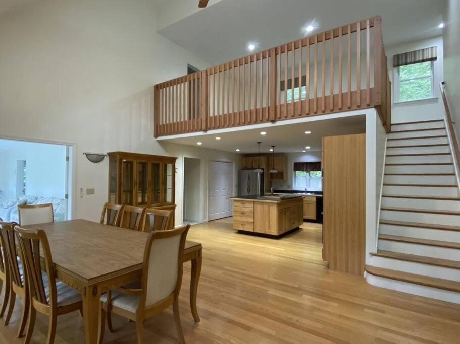 Beautiful Spacious Home W/ Game Room. Gilford Exteriör bild